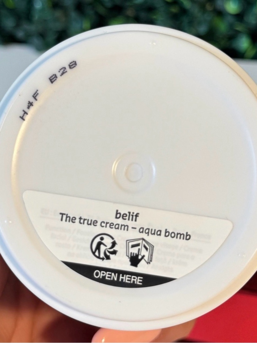 Belif The True Cream Aqua Bomb with Hyaluronic Acid and Niacinamide (New) - Picture 5 of 6